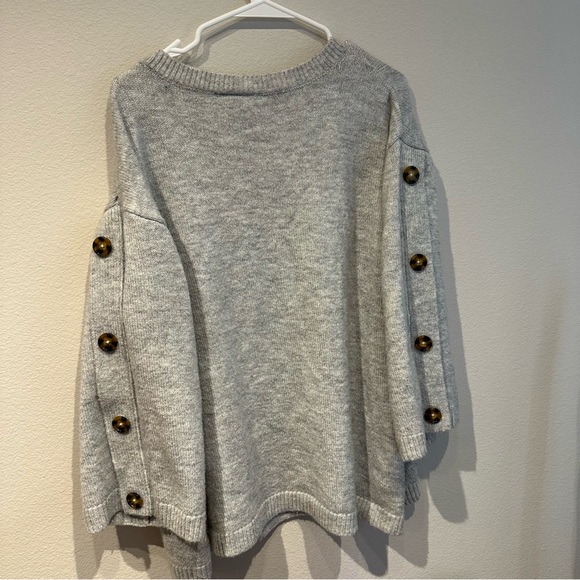Lane‎ Bryant Gray Button Accent Sweater Size 20 - Picture 2 of 4
